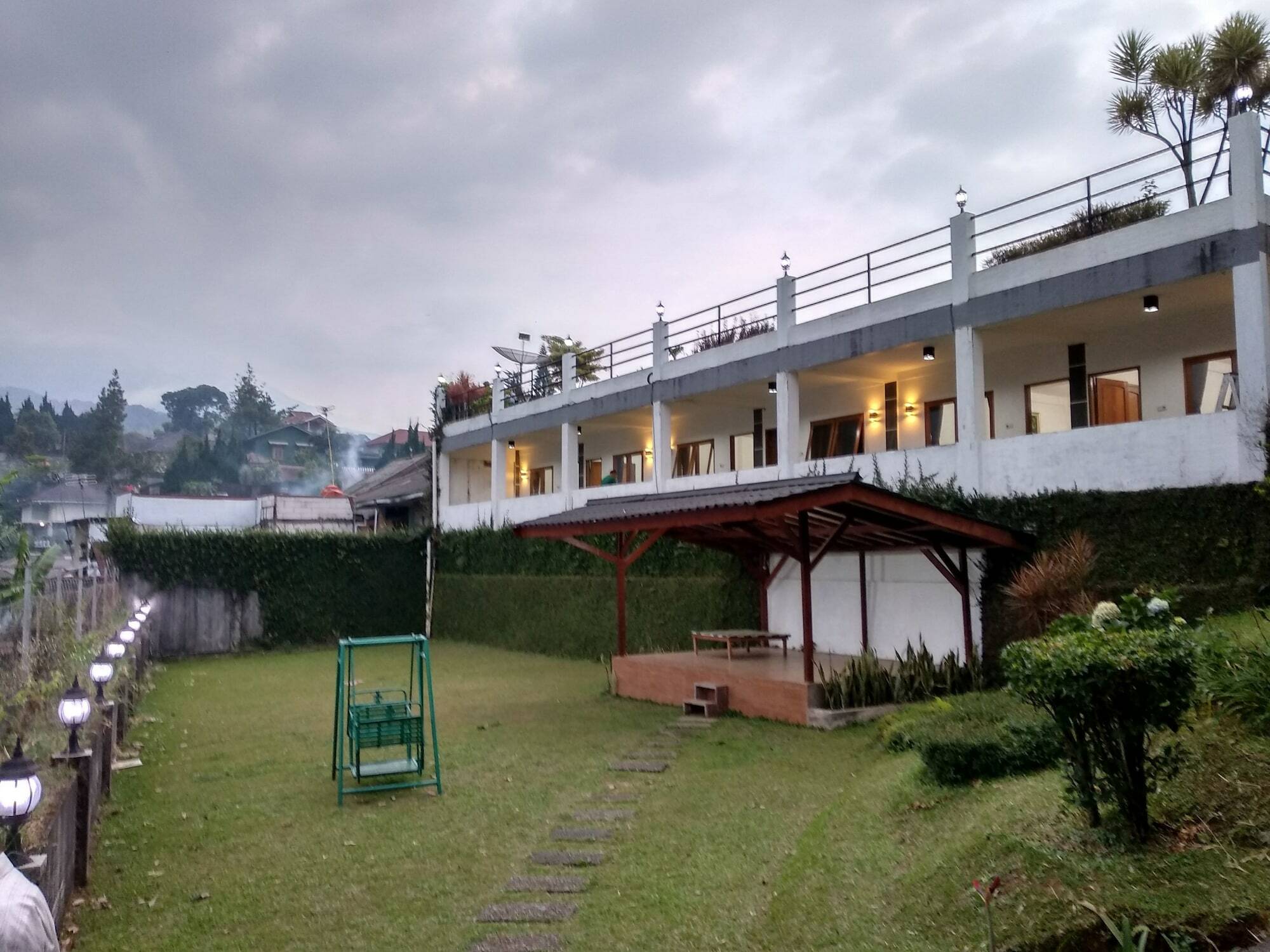 The View Villa Cisarua Exterior foto